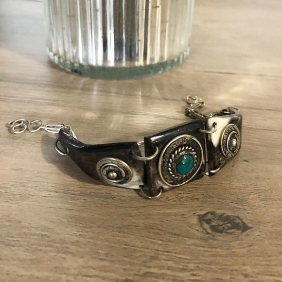 Jewelry - 🔥SALE - any 4/$20   Unique Turquoise Bracelet